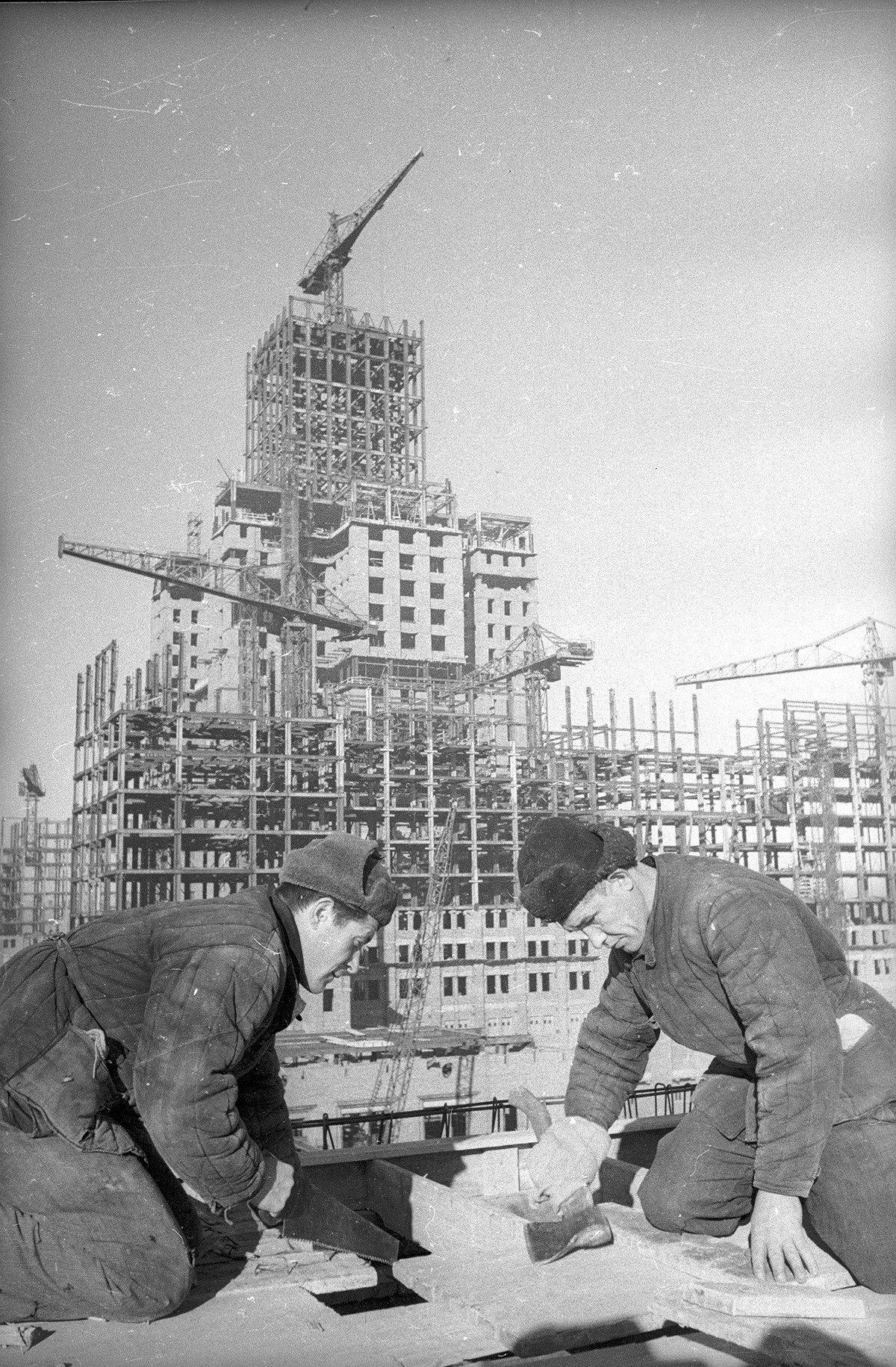 Construction de l’Université d’État de Moscou, sur le mont Lénine. 1949-1953