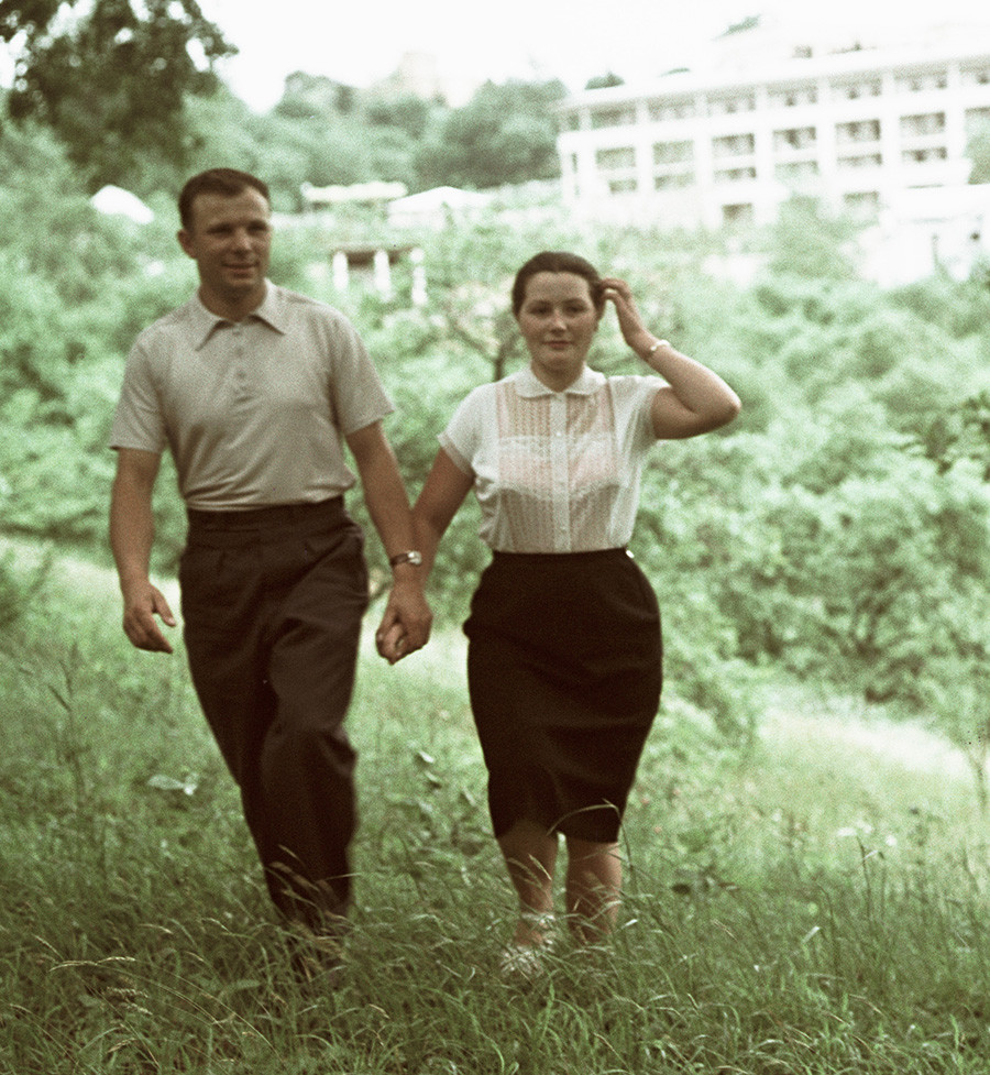 Јуриј Гагарин са женом Валентином на одмору у Сочију.
