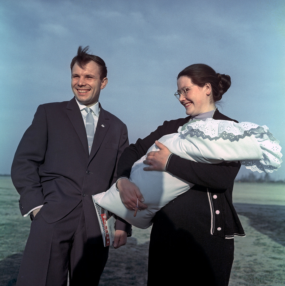 ガガーリン夫妻と娘ガリーナ、1961年5月1日