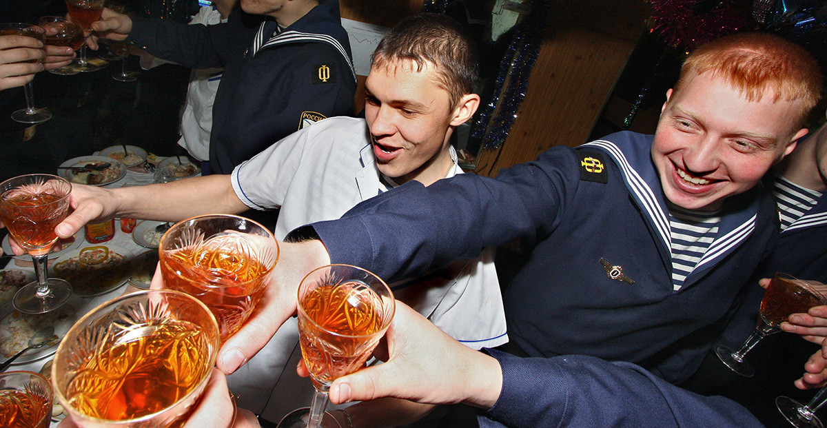 5-russian-drinking-toasts-for-any-occasion-russia-beyond