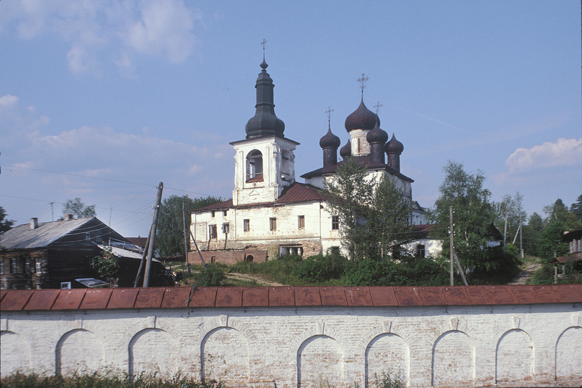 Resurrection Convent, southwest view. Bell tower & Resurrection Cathedral, west wall. July 14, 1999.