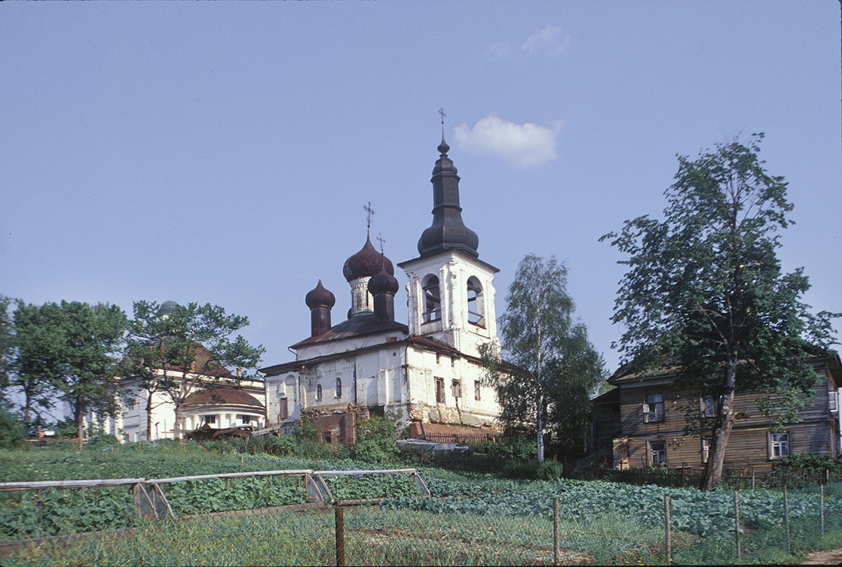 Resurrection Convent. From left: Trinity Cathedral, Resurrection Cathedral & bell tower, northwest view with garden plots. July 14, 1999