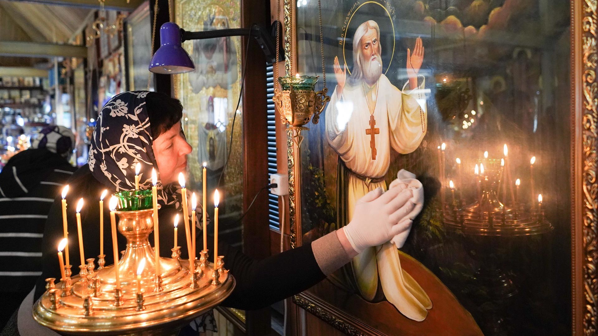 Preventive measures in the Church of the Holy Martyr Hermogenes in Golyanovo in connection with the situation with the coronavirus