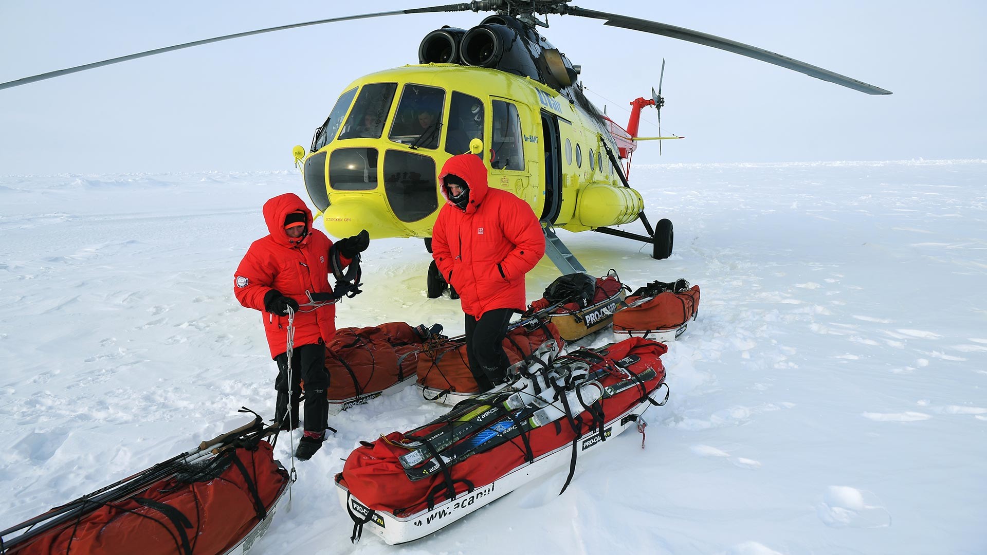 Članovi 10. velike arktičke ekspedicije pod rukovodstvom polarnog istraživača Matveja Šparoa na Sjevernom polu.

