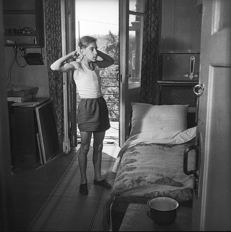 Vovka’s neighbor. Morning in Moscow. 1956. 