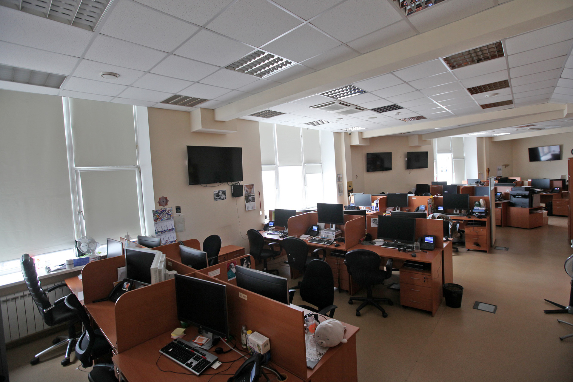 Suasana salah satu ruangan di kantor redaksi Russia Beyond yang kosong karena memberlakukan kebijakan kerja dari rumah.