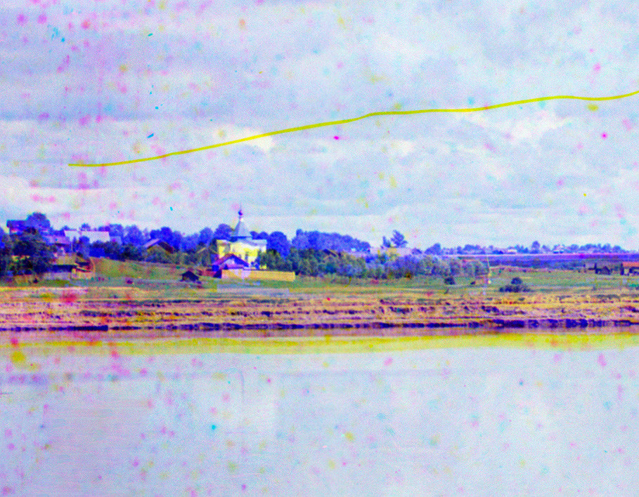  Cherepovéts. Vista noreste, desde la orilla derecha del río Sheksná. Centro: Capilla del Icono de la Virgen “fuente vivificante”. Verano de 1909