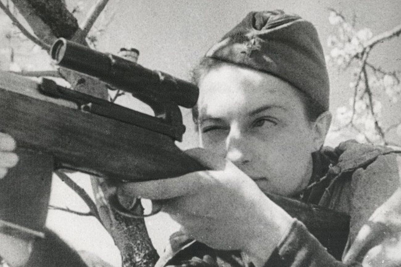 Sniper Lyudmila Pavlichenko, Hero of the Soviet Union, 1942