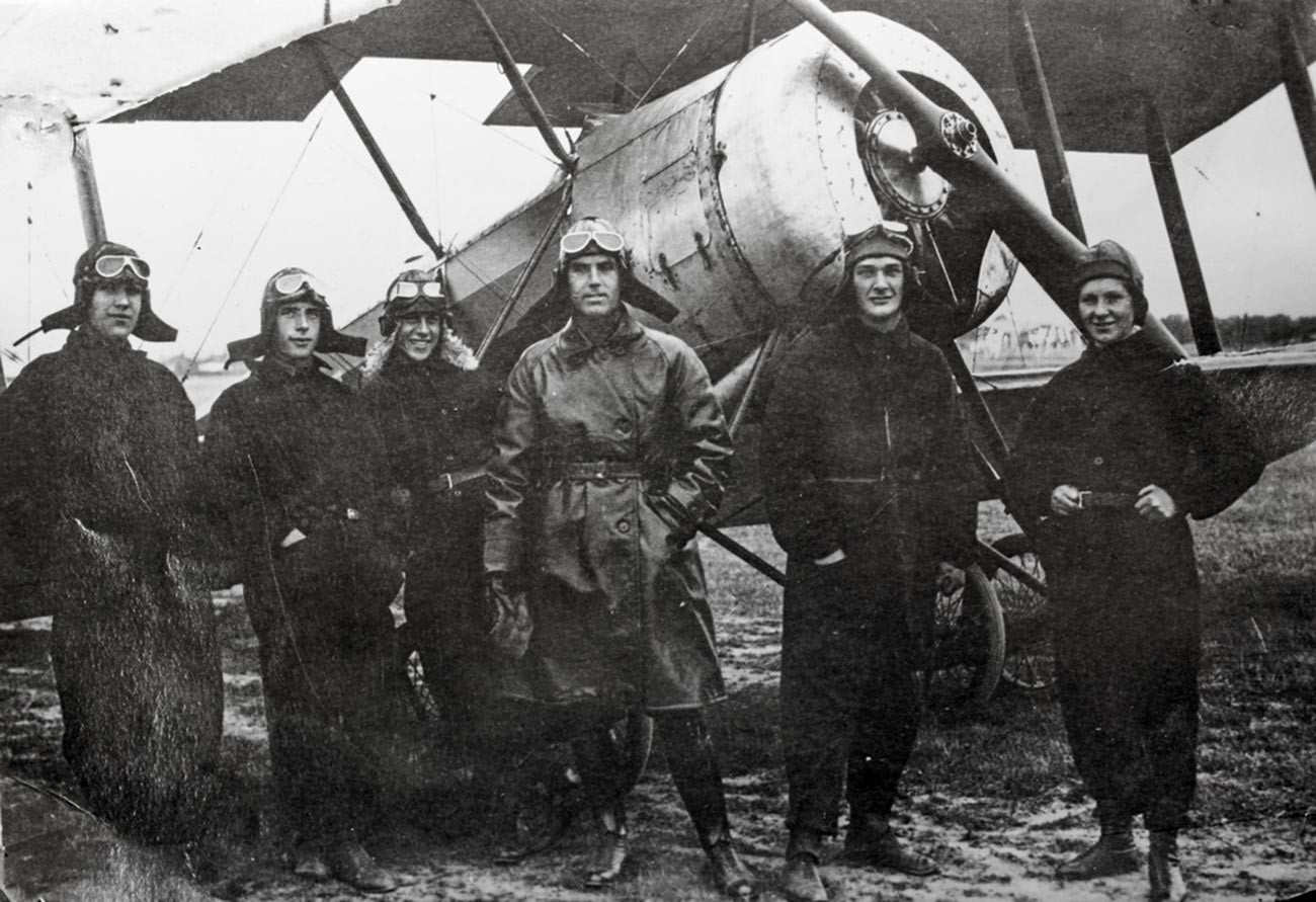 航空学校の最初期のパイロットら、1930年