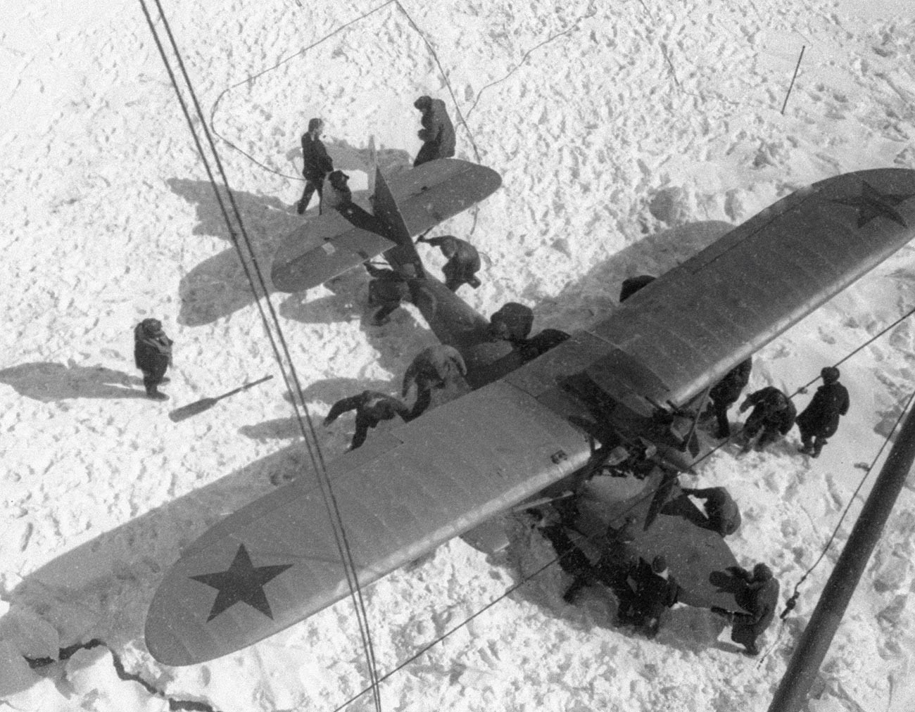 蒸気船「チェリュースキン」の乗客の救出作戦