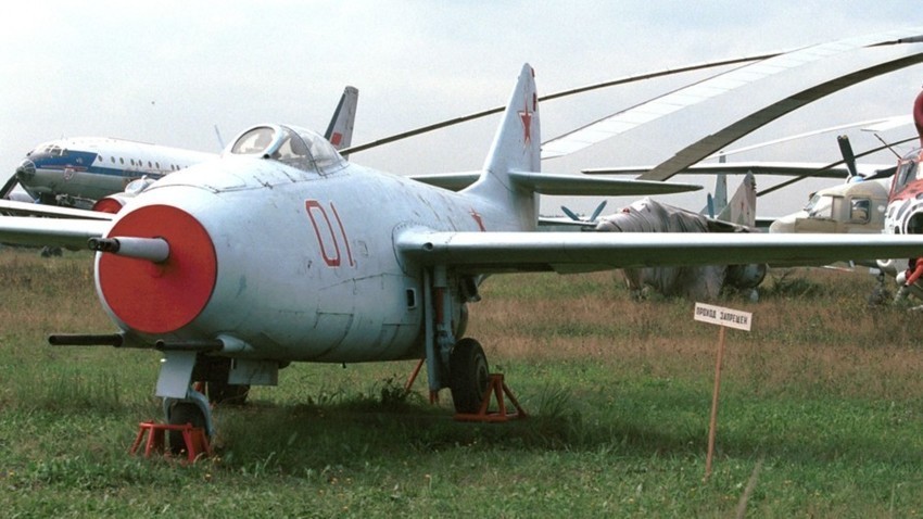 MiG-9, prvi lovac s mlaznim motorom

