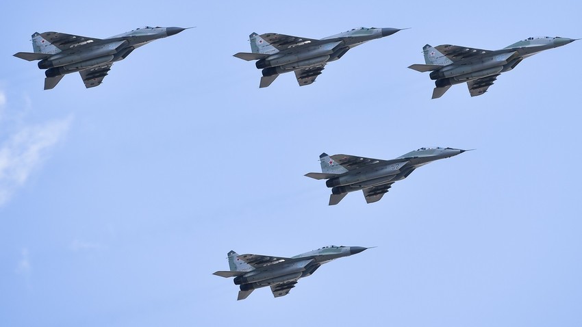 Воздухопловен дел од програмата на големата воена парада по повод Денот на Победата, 2019. Москва.