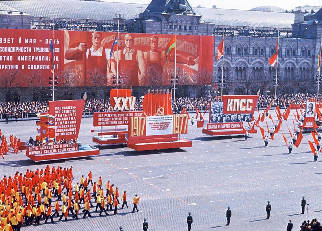 Desfile del 1 de mayo en la Plaza Roja, 1976