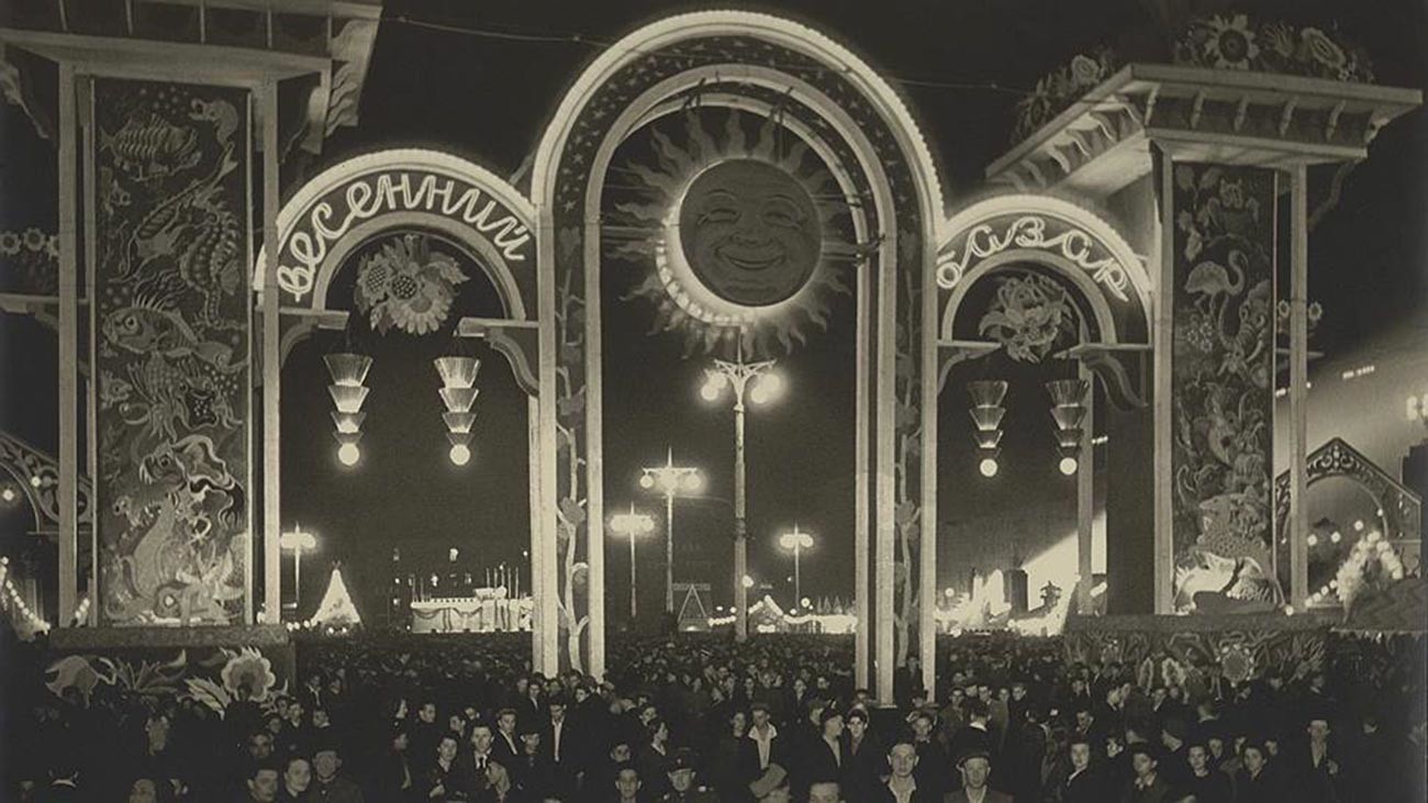 Mercado del Día del Trabajo en la Plaza Pushkinskaia de Moscú, 1947