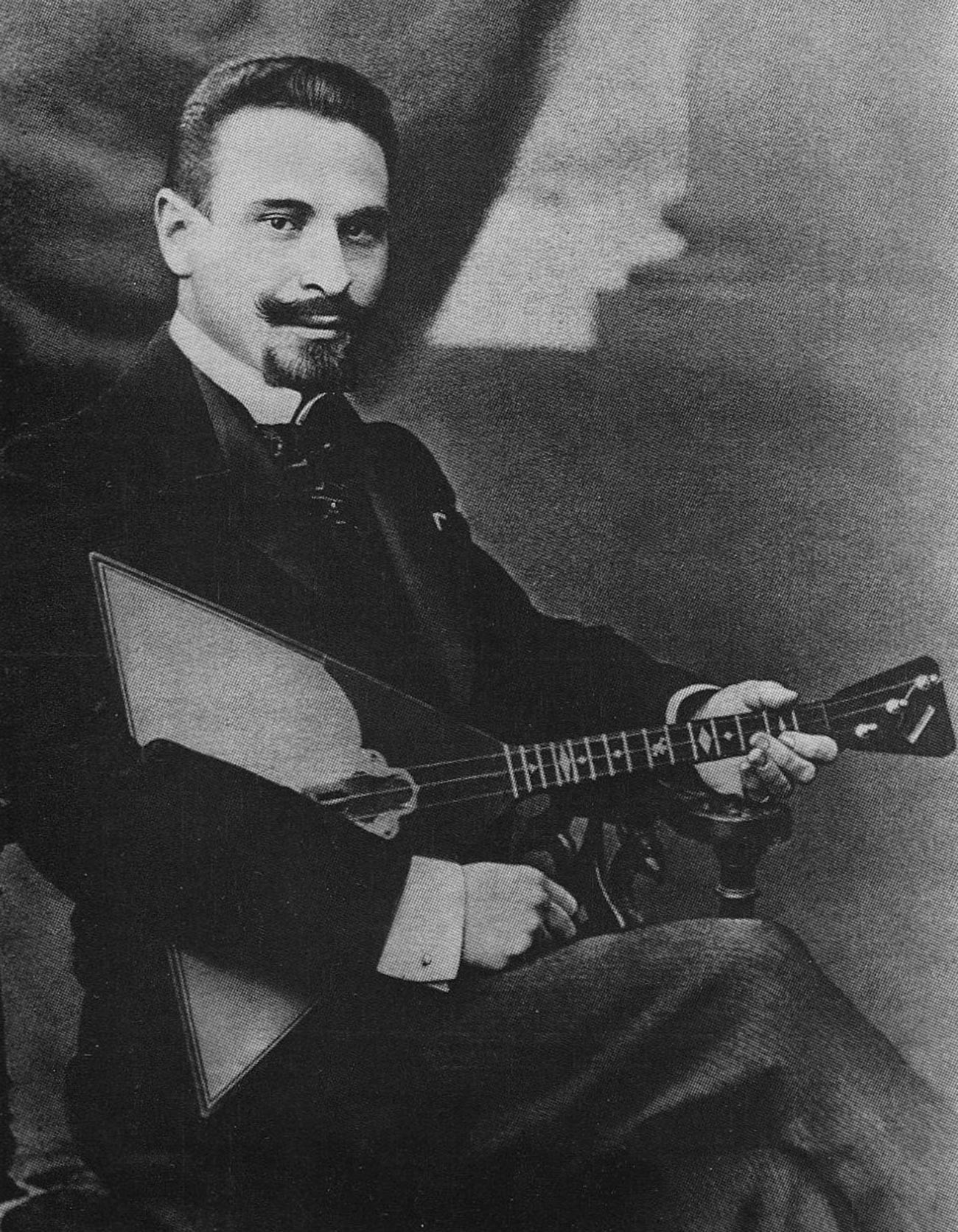 Balalaika Das russischste aller volkstümlichen Musikinstrumente