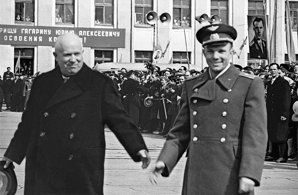 Юрий Гагарин и Никита Хрущев.
