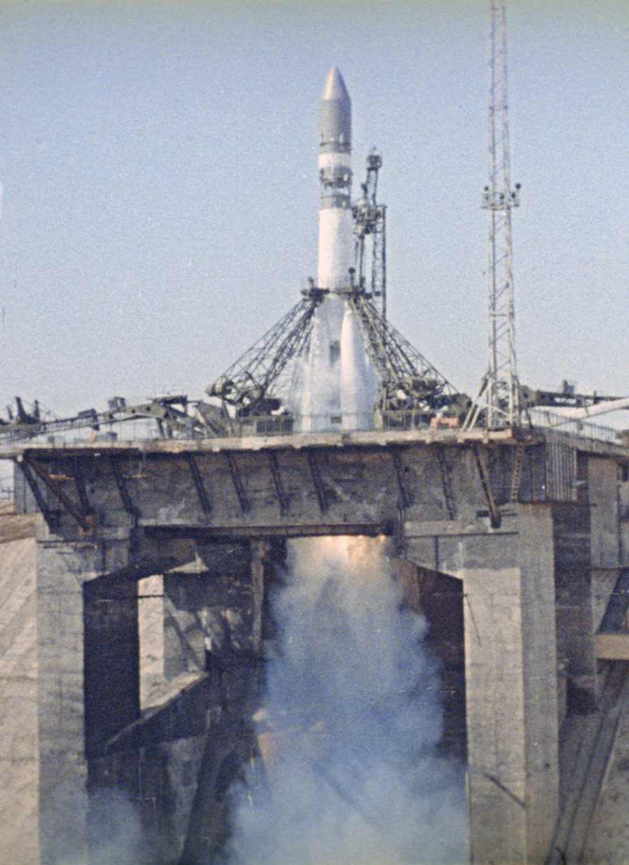 Lansiranje vesoljskega plovila Vostok-1 s prvim kozmonavtom Jurijem Gagarinom na krovu, 12. aprila 1961