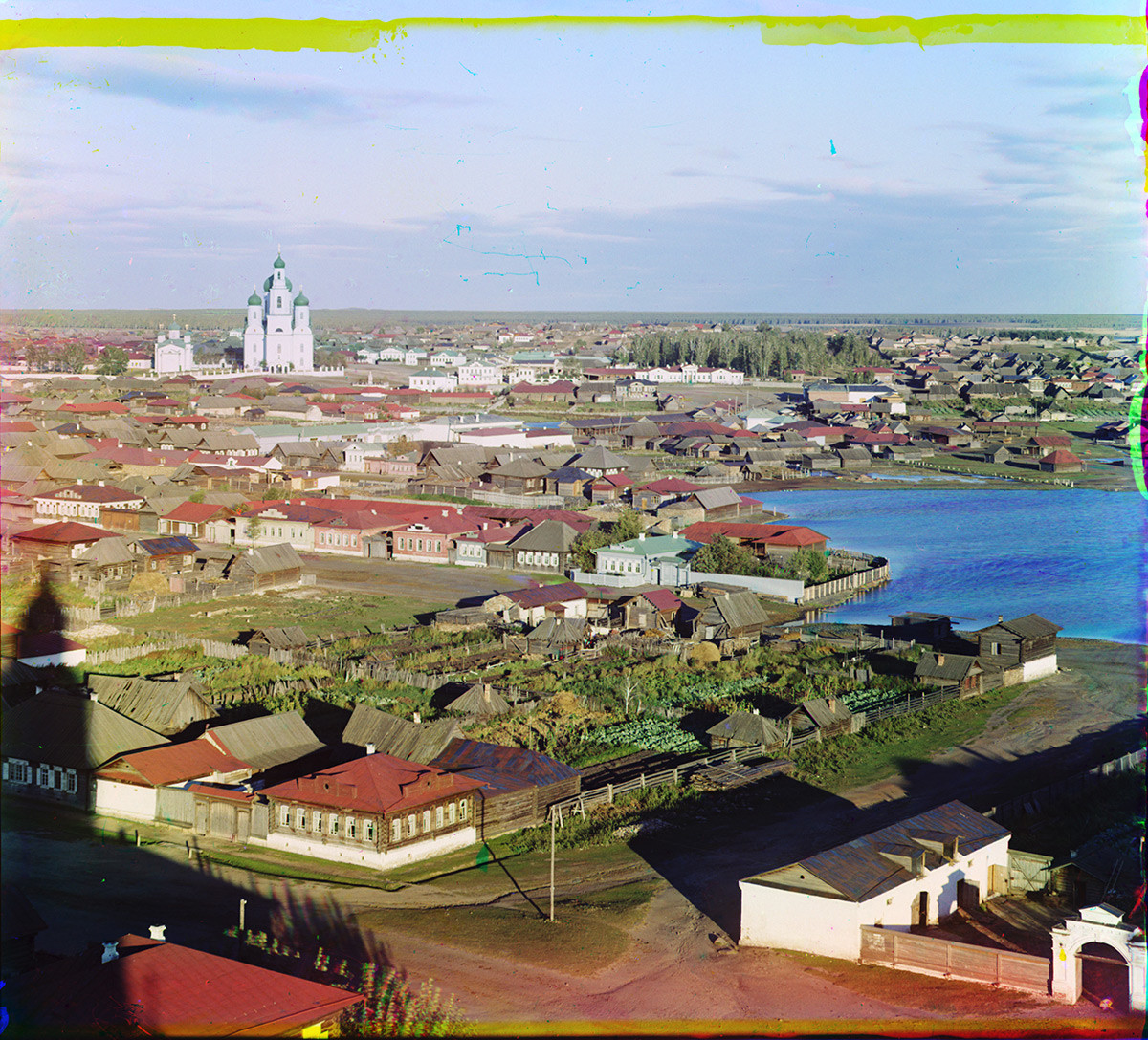 Kasli. View east from Dormition Church bell tower (demolished). Houses with garden plots. Right: factory pond. Background: Church of St. Nicholas (left), Church of the Ascension. Summer 1909 