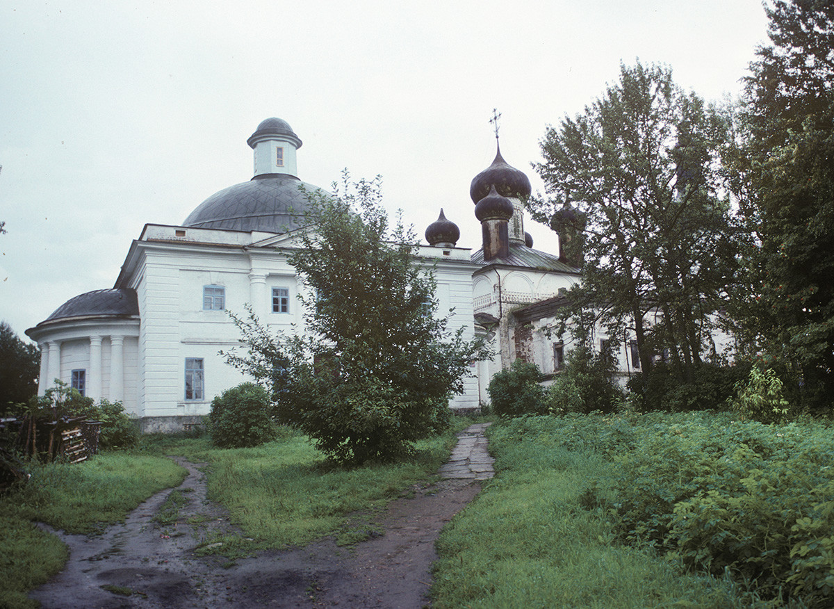 Convento de la Resurrección. Desde la izquierda: Catedral de la Trinidad, Catedral de la Resurrección. 8 de agosto de 1991. 