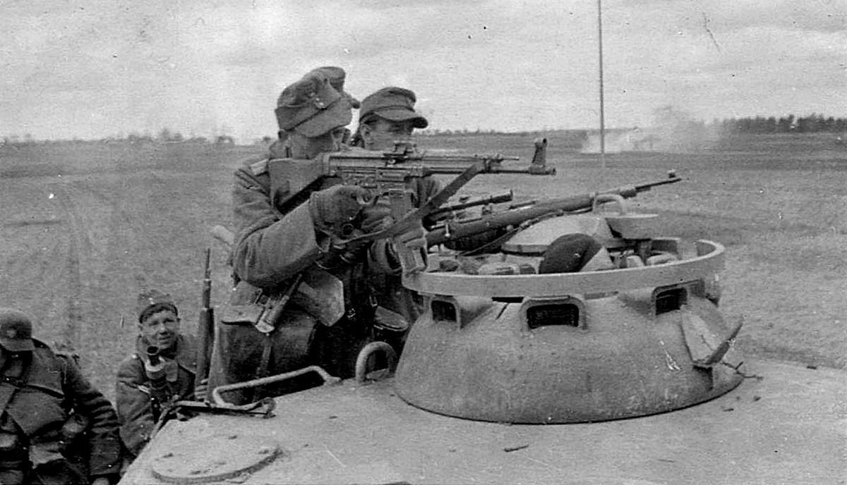 Солдаты дивизии СС «Викинг» в 1944 году.