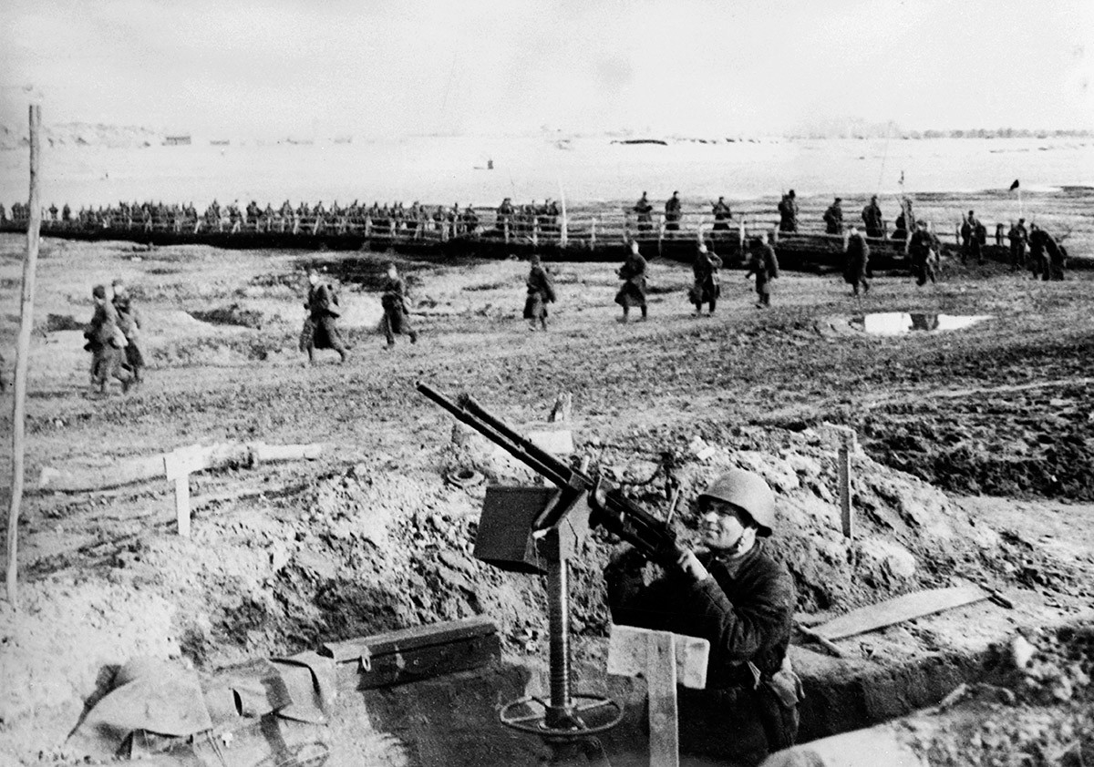 Советские войска в ходе битвы за Сталинград.