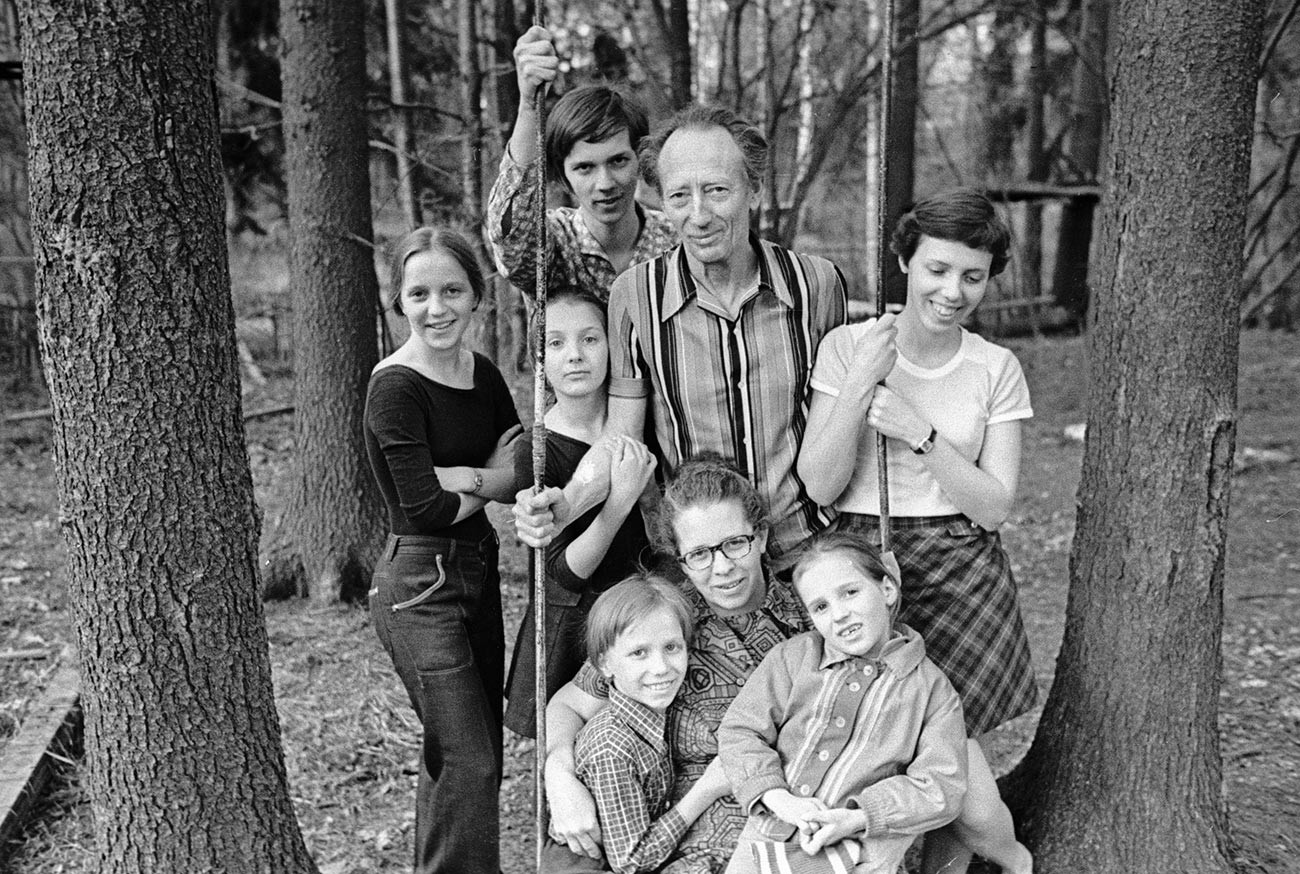 Boris, Lena i njihova djeca. 1978.

