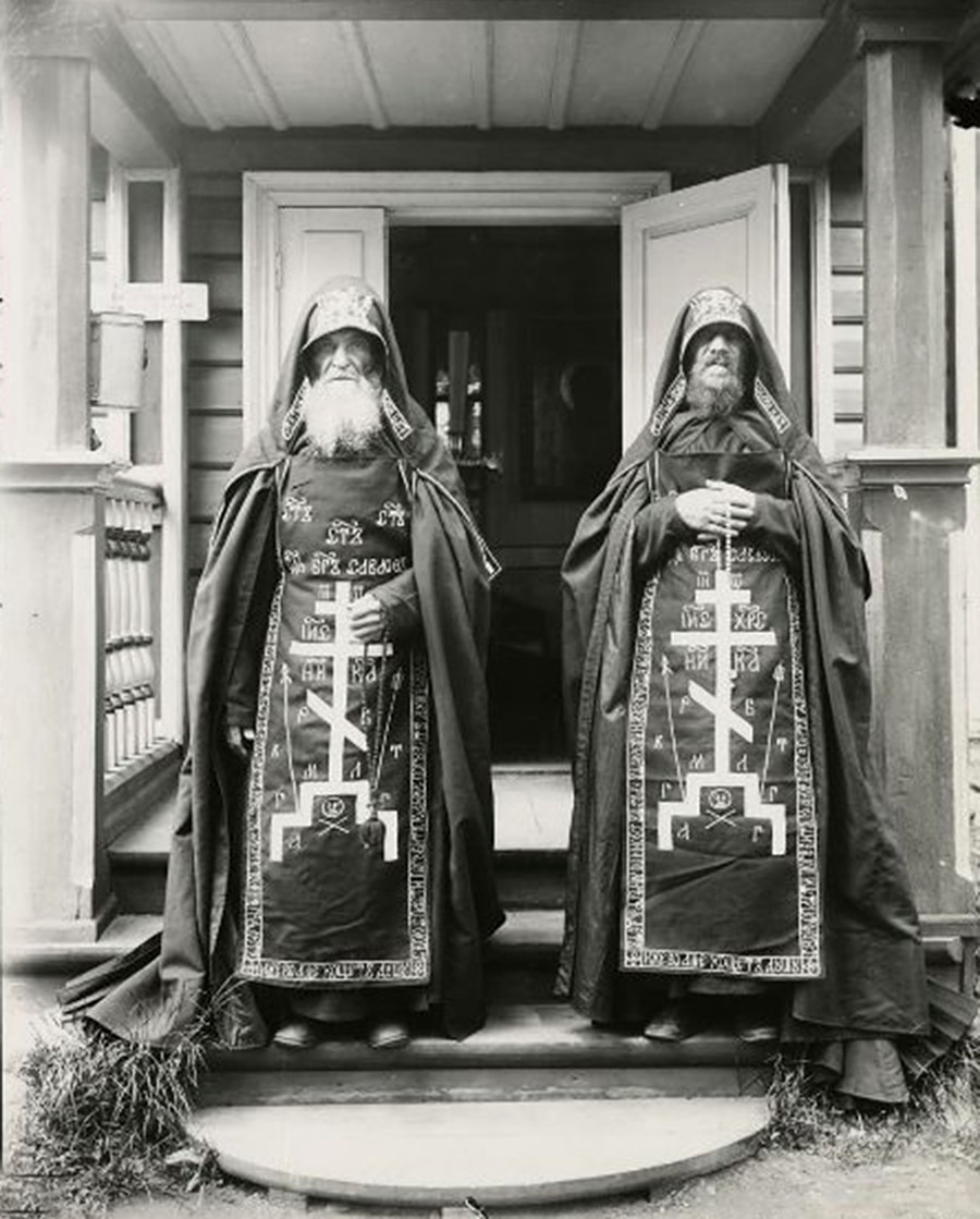 Монахи-схимники Успенского монастыря,  1892 год  
