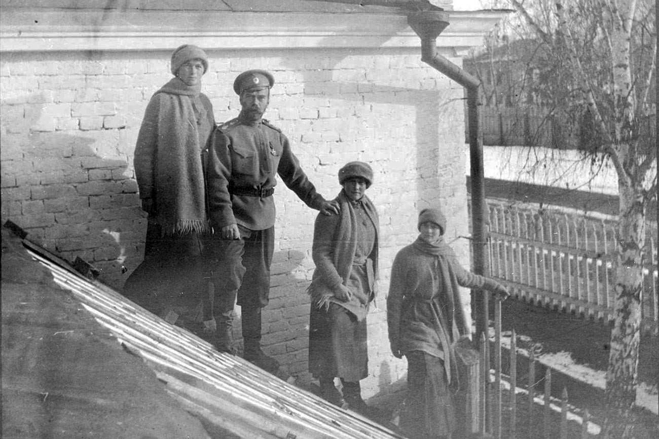 Citizen Nicholas Romanov and his daughters Olga, Anastasia and Tatiana. Tobolsk, winter of 1917-1918