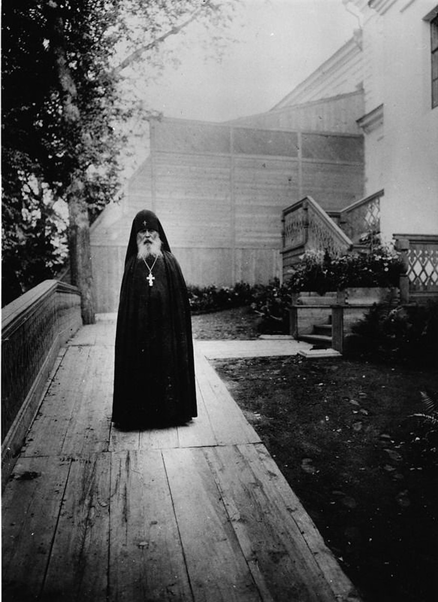 サロフ修道院の典院イエグメン。1900年代