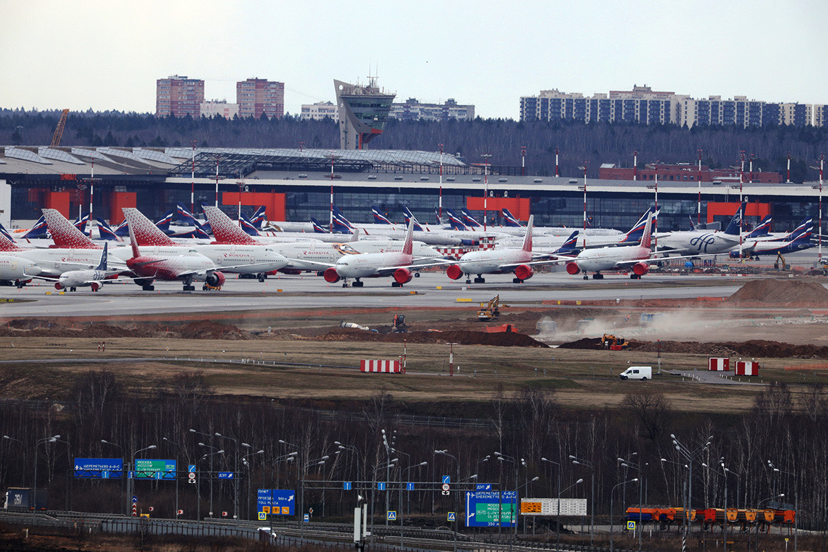 Самолеты авиакомпаний “Россия” и “Аэрофлот” в аэропорте Шереметьево.
