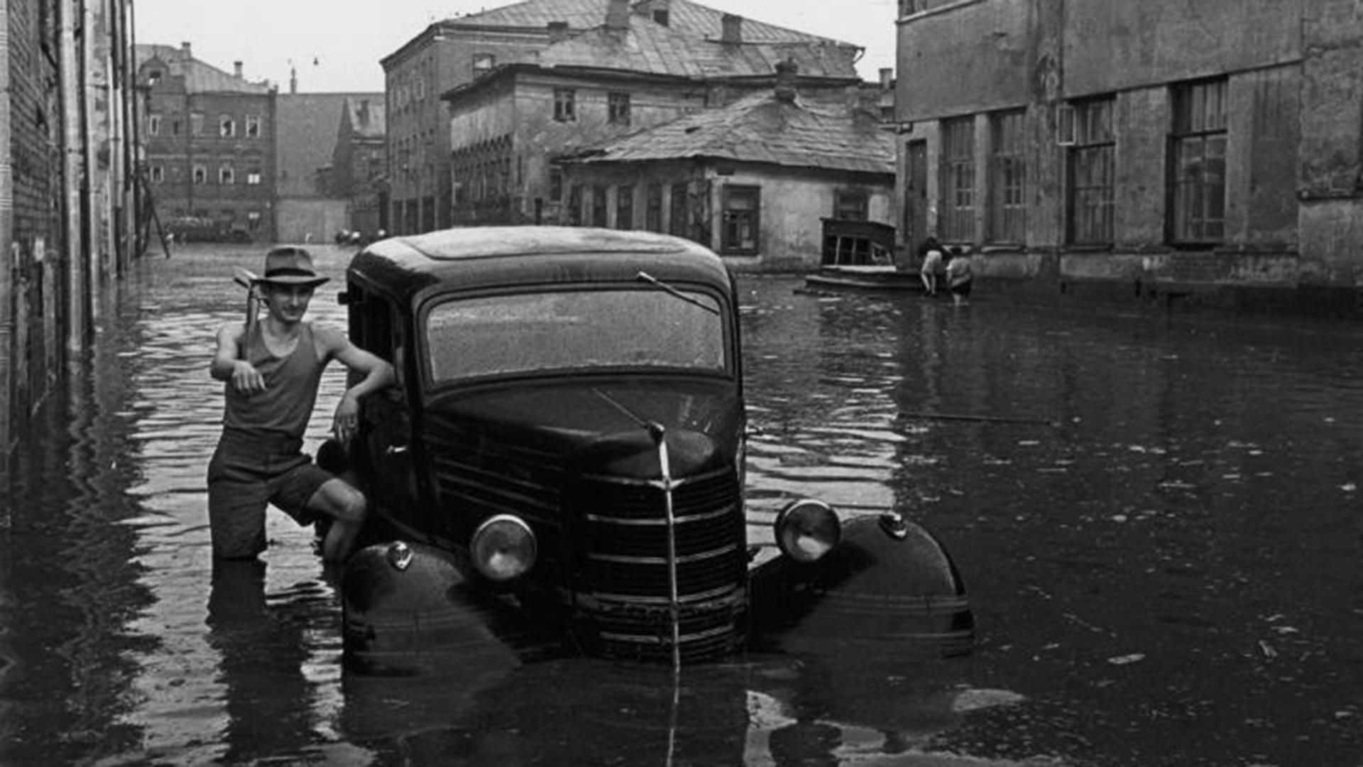 Поплава на улицама Москве после провале облака у мају 1949.
