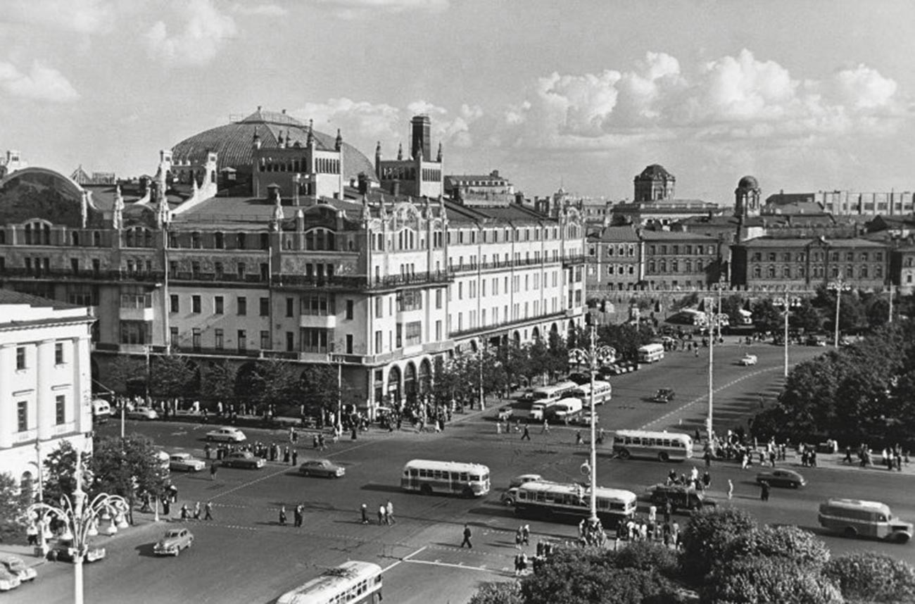 Поглед са крова Бољшог театра СССР. Хотел „Метропол“.