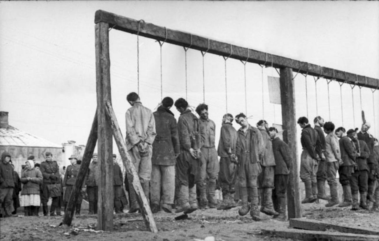 パルチザンの処刑。1943年冬。