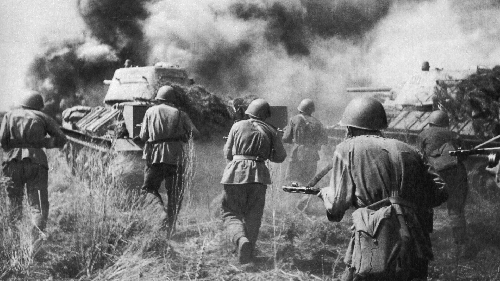 1943年7月のクルスクの戦いの一局面、プローホロフカで進撃するソ連軍。