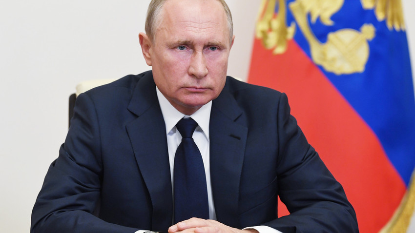 Ruski predsednik med videokonferenco na temo sproščanja karantenskih ukrepov v Novo-Ogarjovo