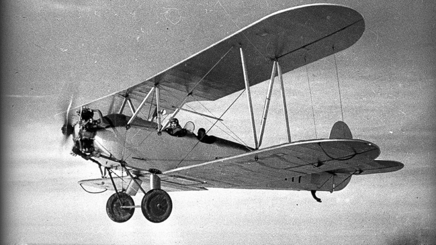 Поликарпов По-2 (до 1944 година го носел називот У-2).
