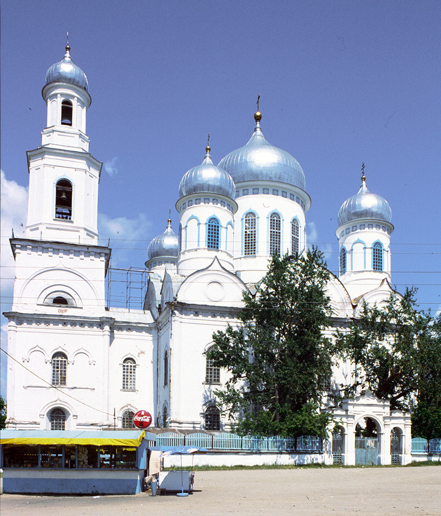 Iglesia de la Ascensión y campanario. Vista sur con la Puerta Santa. 14 de julio de 2003.