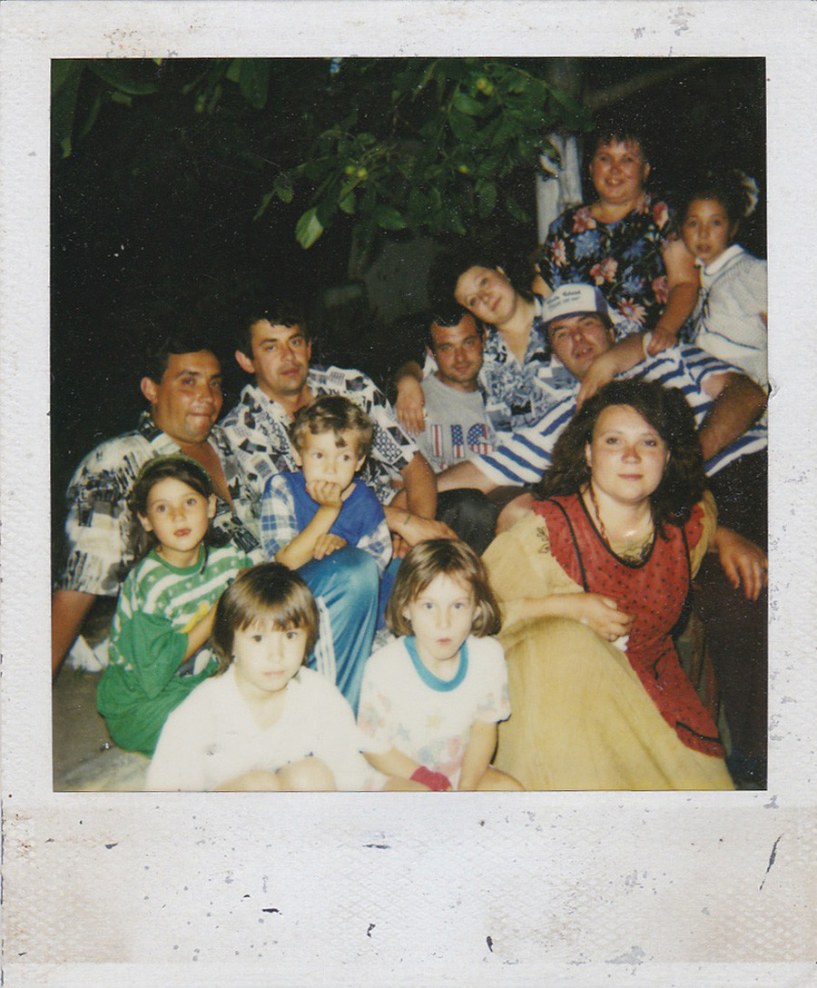 Dans les années 1990 est apparu le polaroïd et les photographies de familles en ont évidemment été impactées.