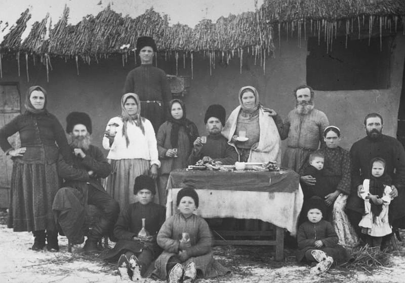 Retrato de una familia de cosacos, década de 1900.