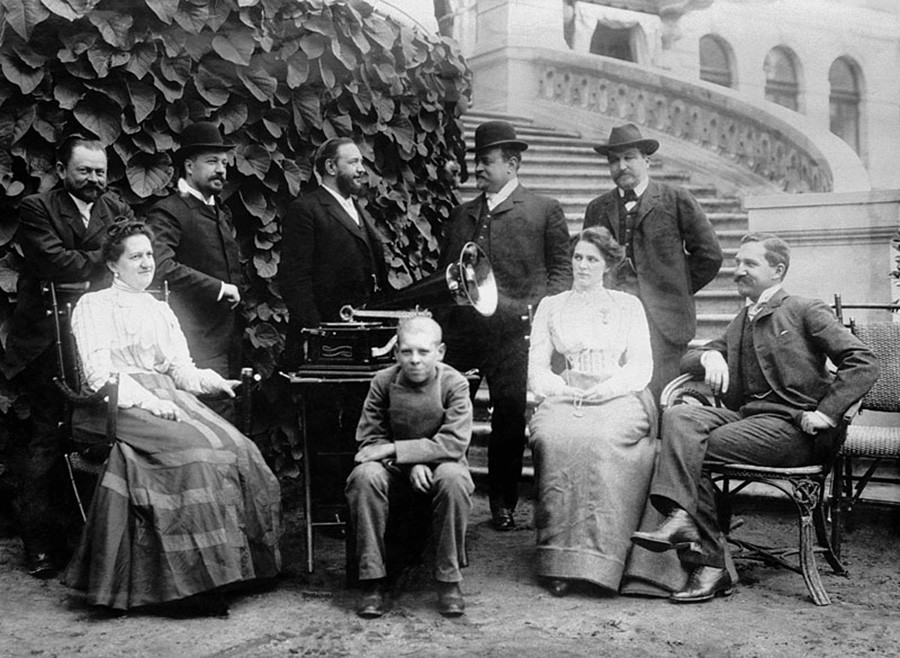 Keluarga pedagang Morozov di Odintsovo-Arkhangelskoe Manor pada 1900-an.