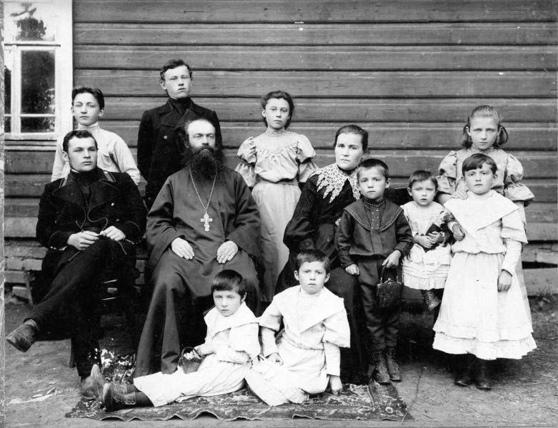 Potret keluarga seorang pendeta Ortodoks pada 1900-an