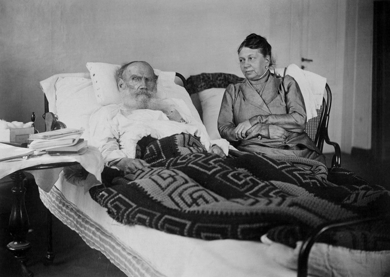 Lev Tolstói con su esposa Sofia