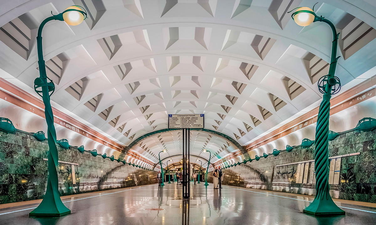 Станицата „Славјански буљвар“ на московското метро