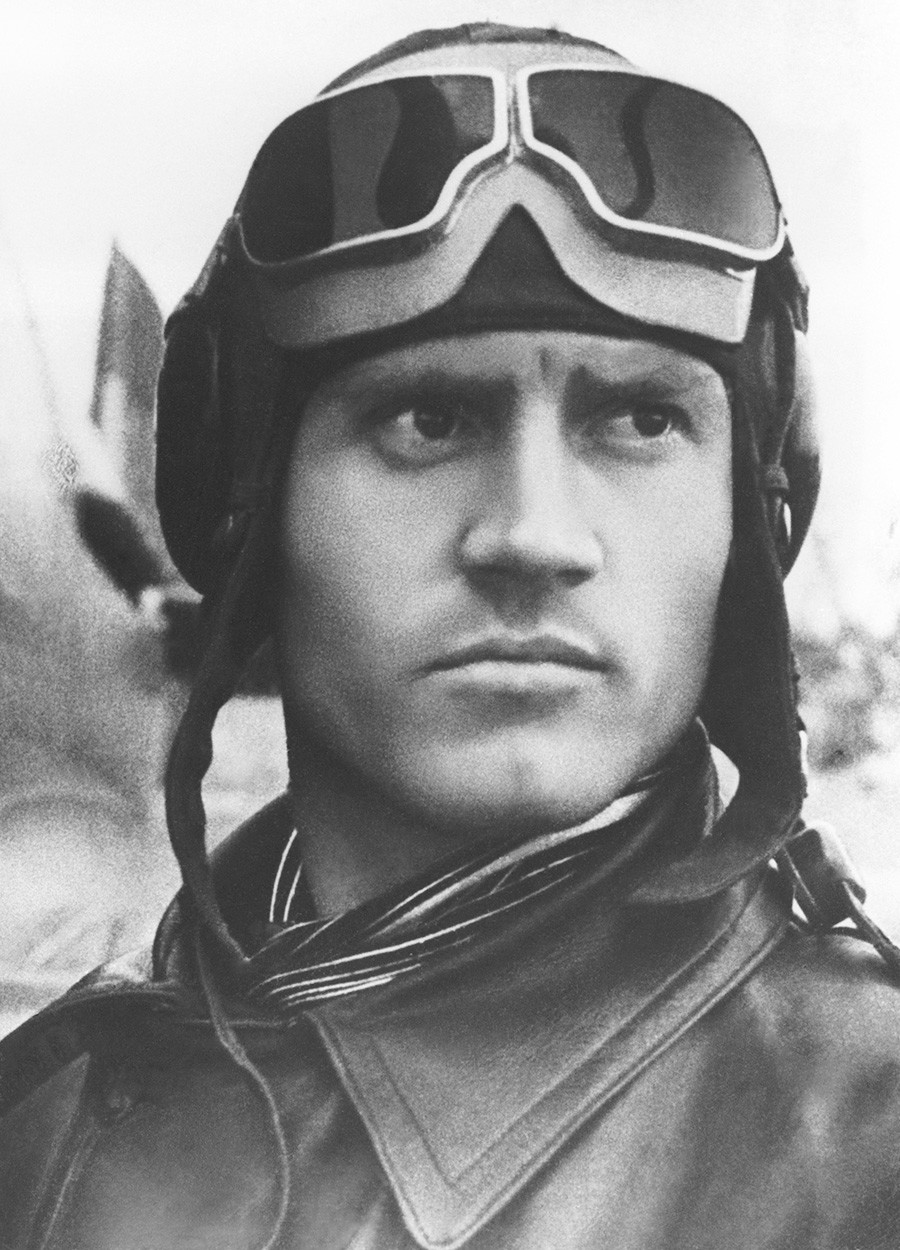 Мурманска област, СССР, новембар 1941. Совјетски пилот ловачког авиона Захар Сорокин.