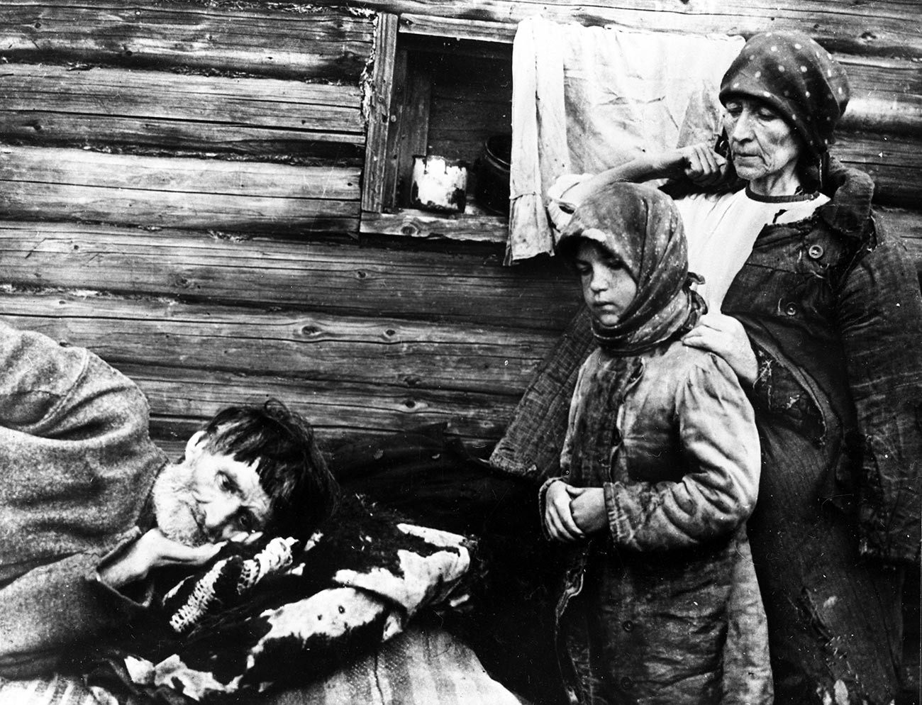 Keluarga yang kelaparan di Povolzhye (Volga) Oblast, 1921.
