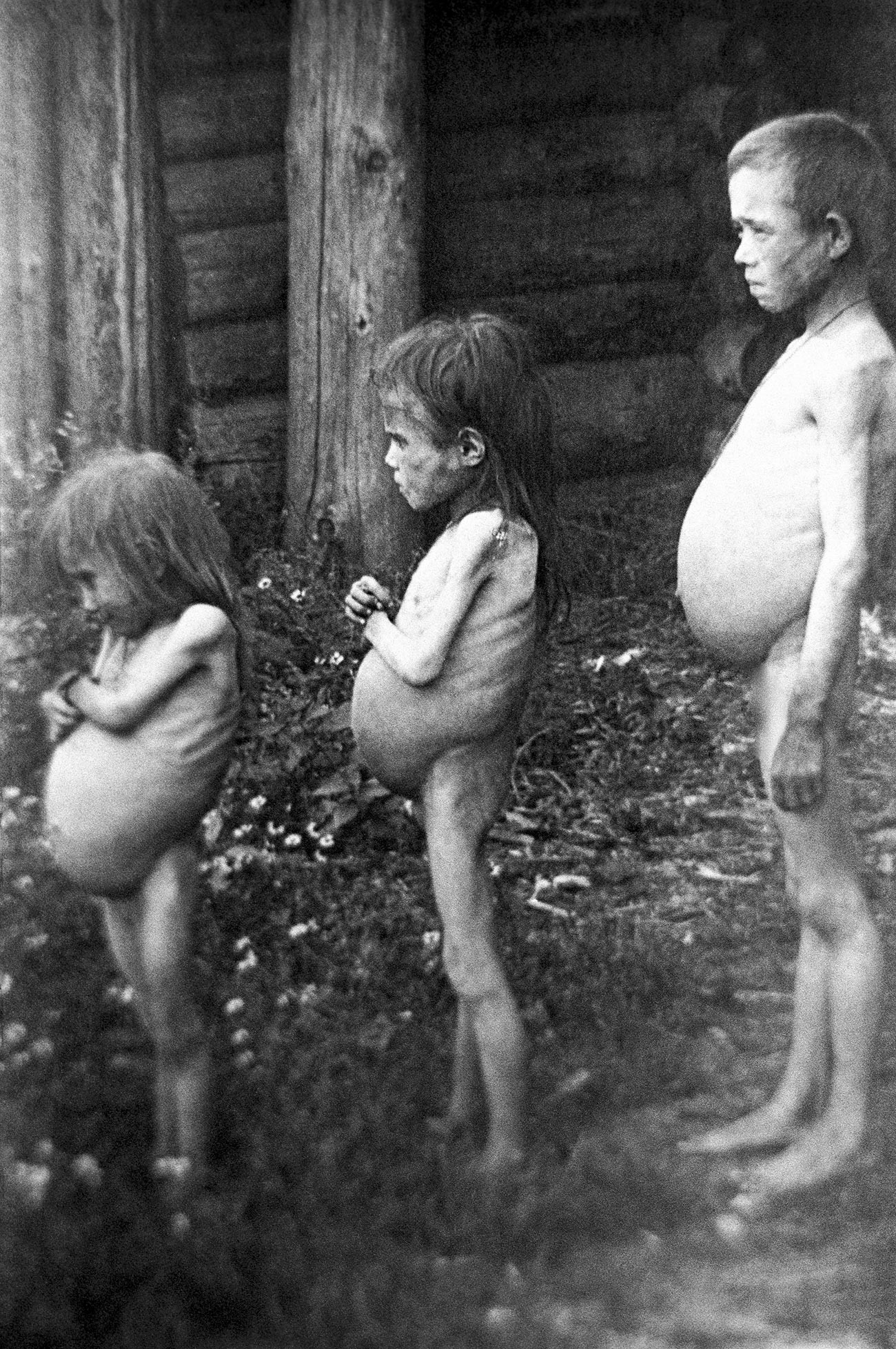 Anak-anak yang kelaparan di Povolzhye (Volga) Oblast.