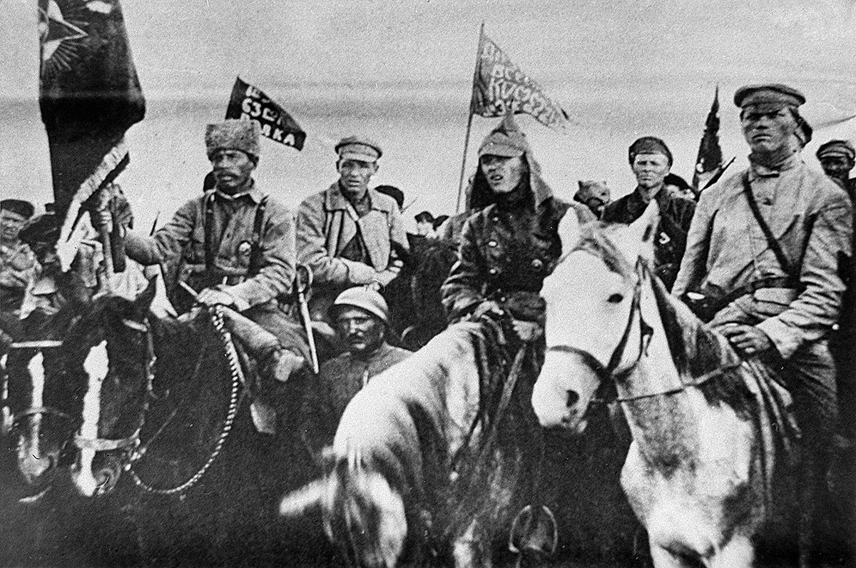 Чуждестранна воена интервенция и гражданската война в Русия (1918-1922 г.) Бойци от първия Сучански революционен отряд