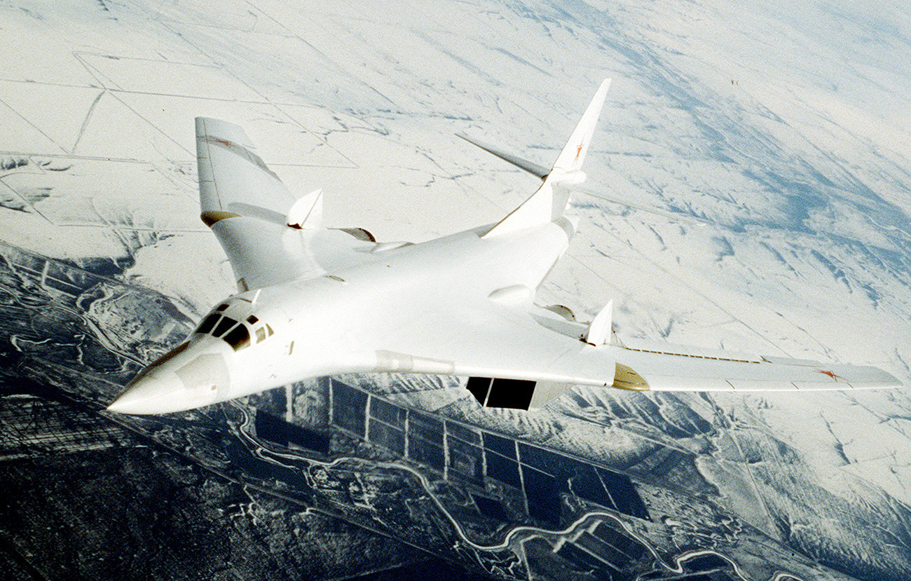 Стратегически бомбардировач Ту-160
