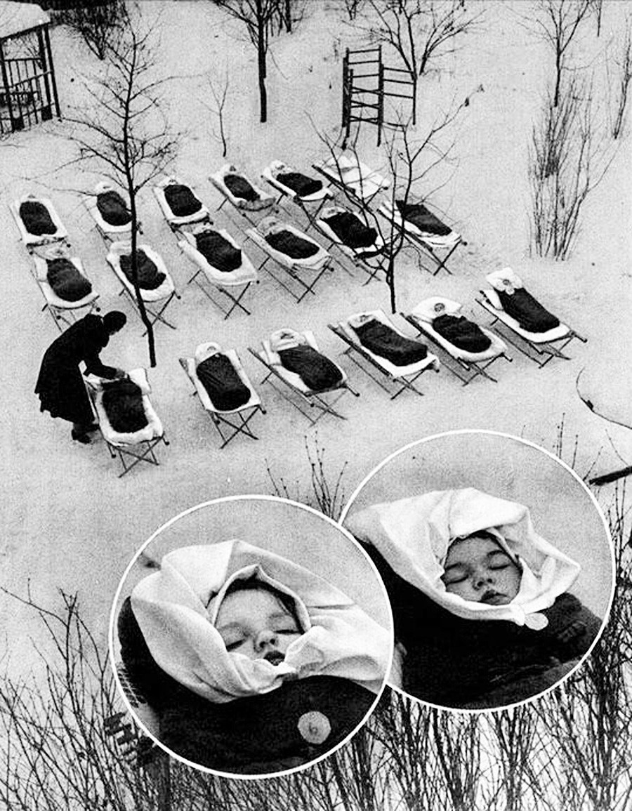 Niños durmiendo al aire libre