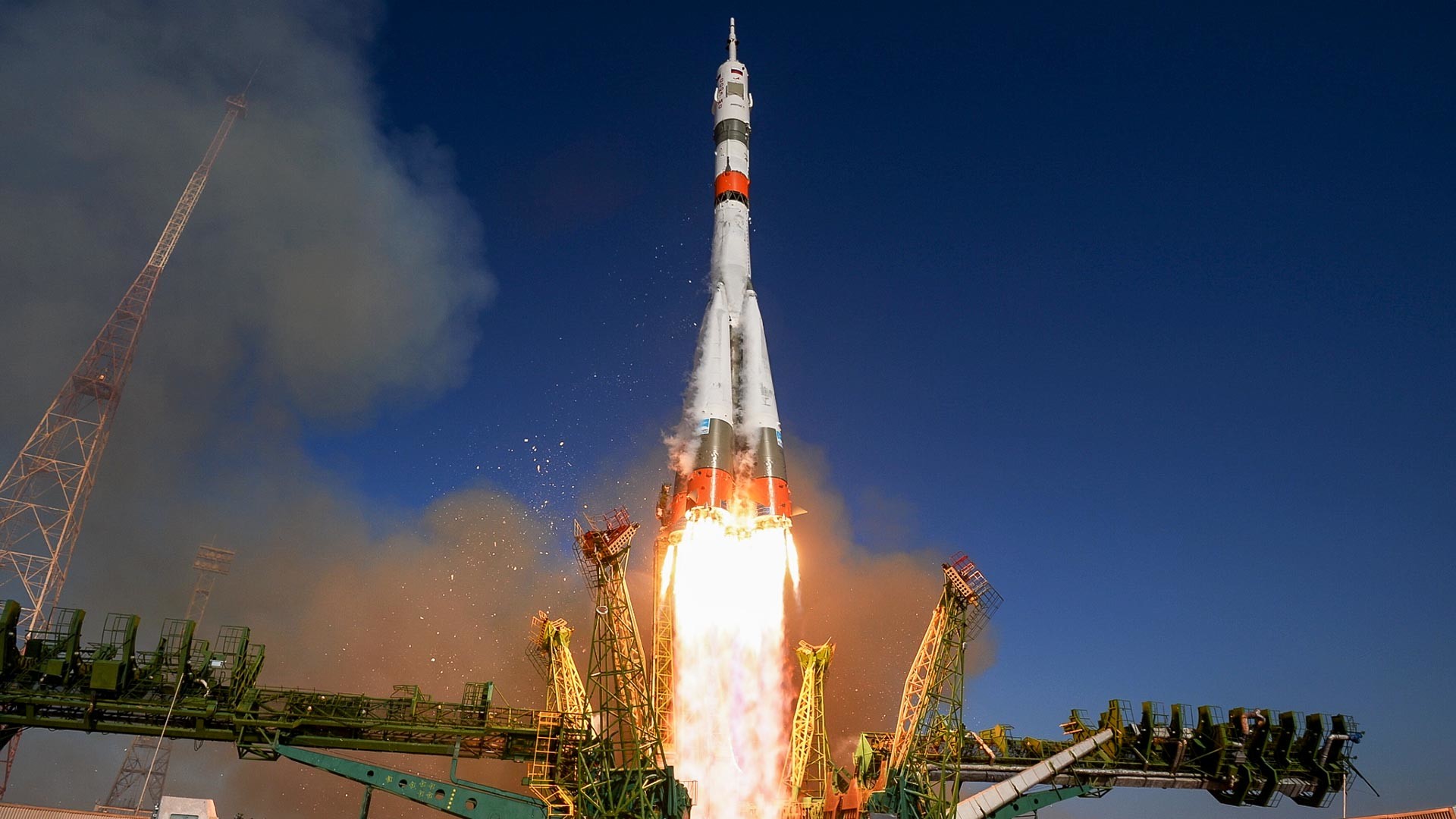 Izstrelitev nosilne rakete Sojuz 2.1a z vesoljsko ladjo s posadko Sojuz MS 14, izstrelišče v Bajkonurju v Kazahstanu